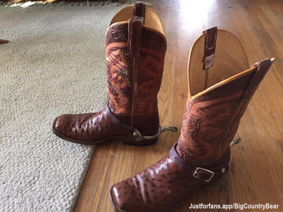 Boots that were a gift from a fan. Want to buy the next pair & get special personal content of me wearing them? check out my Amazon list
ALL ITEMS- https://tinyurl.com/bddm2nez
BOOTS ONLY- https://tinyurl.com/u9r4p4ez
#tribute #boots #wishlist