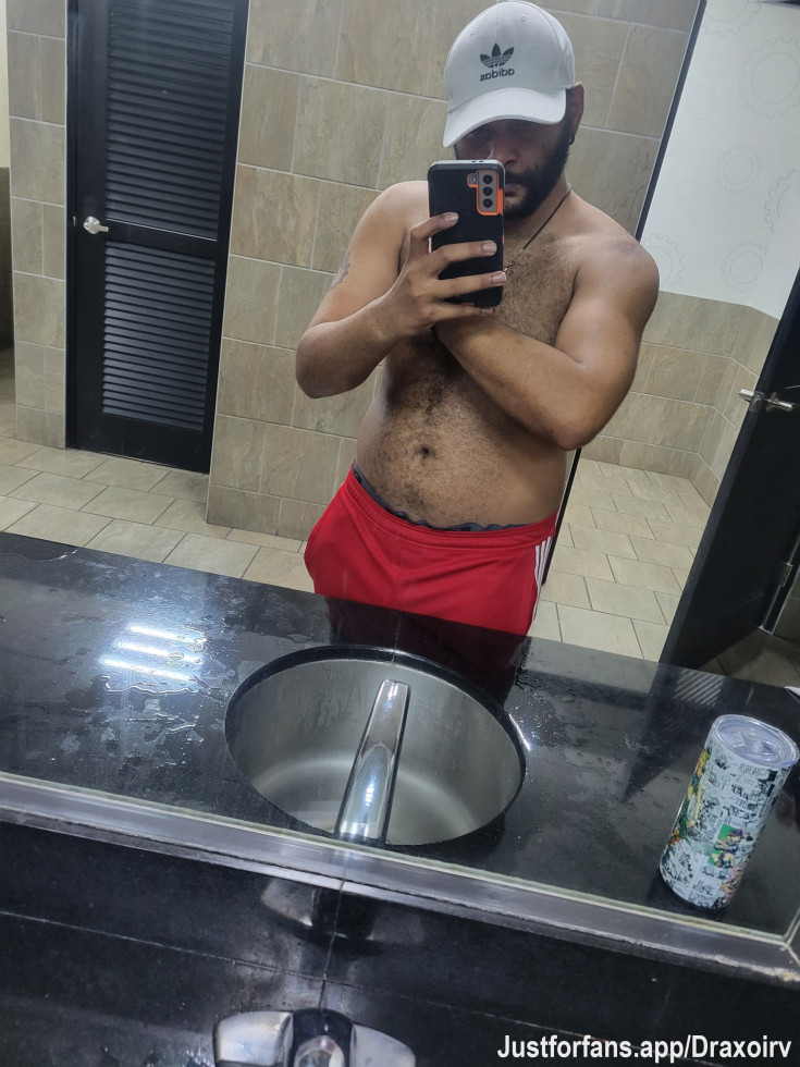 Hope yall like it here here you'll see my Daily updates of life from 18+ content gym bro moments my cooking and hobbies trips hope yall enjoy your stay here 😊