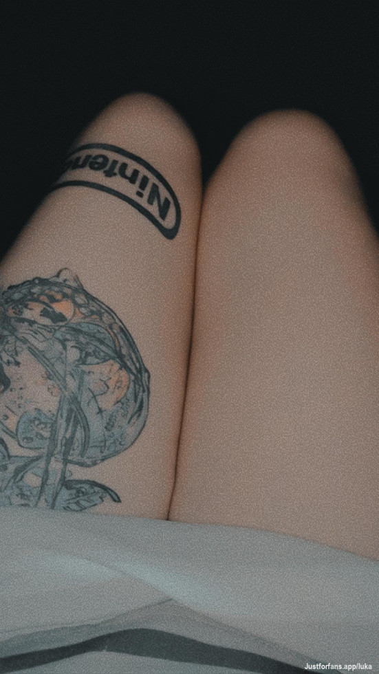 Hola mis amores, soy nueva aquí así que espero que le den mucho amor🔥😏❤️ y apoyo a mi cuenta, muy pronto publicaré cositas que estoy segura les encantarán.