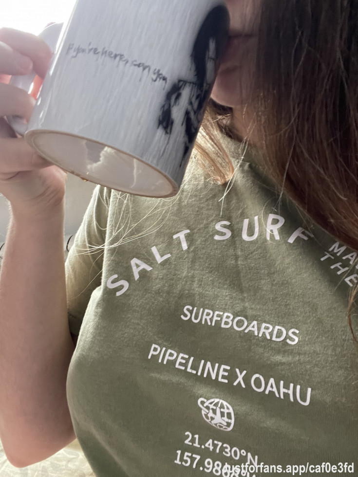 Is there something better than coffee that invigorates in the morning?
Of course there is , it's sexy body and muffled moans 🥵💕