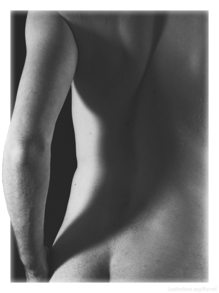 Can find a pack of teasing pictures in shop😘