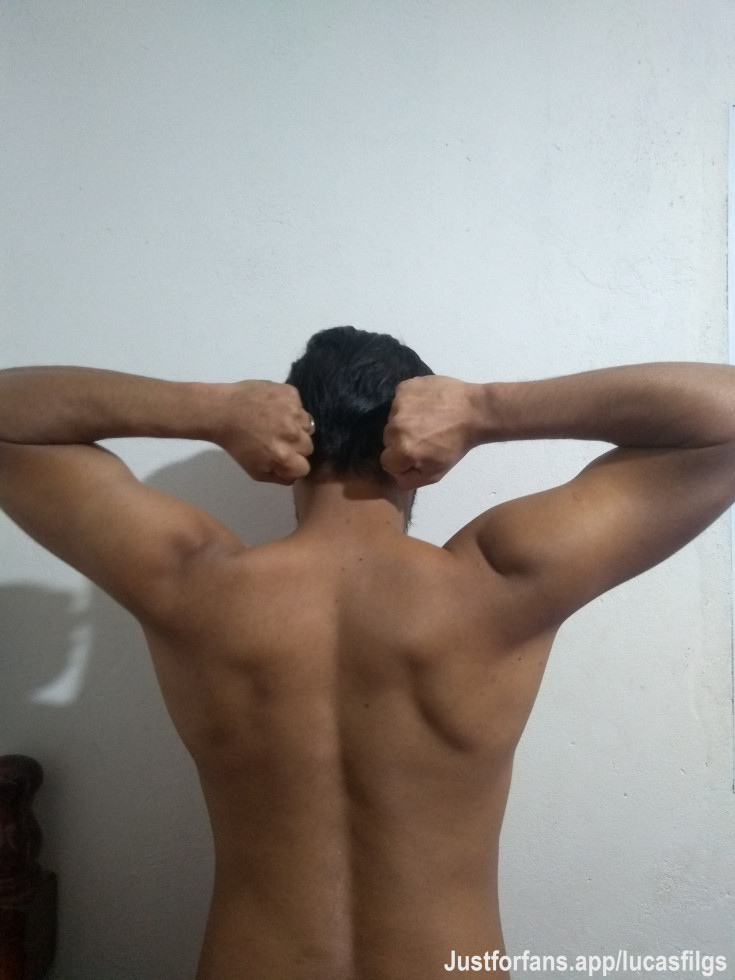 Um ombro largo não mata ninguém...
🇧🇷😈