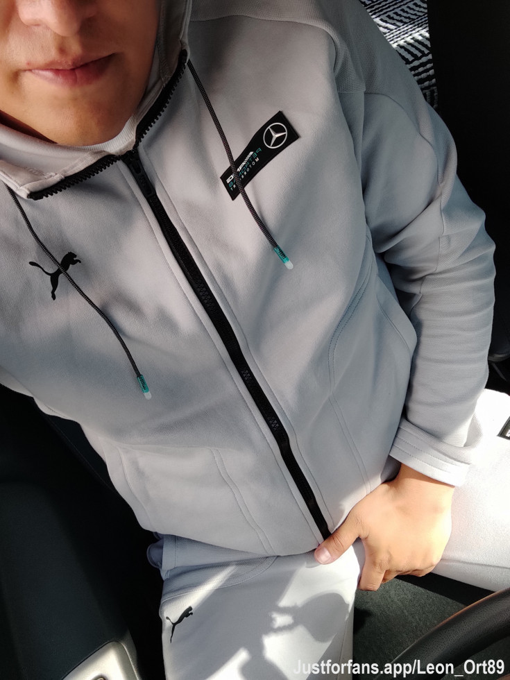 Quieres ver qué hay debajo !!!😋🙈🍆 Se que te va a gustar.