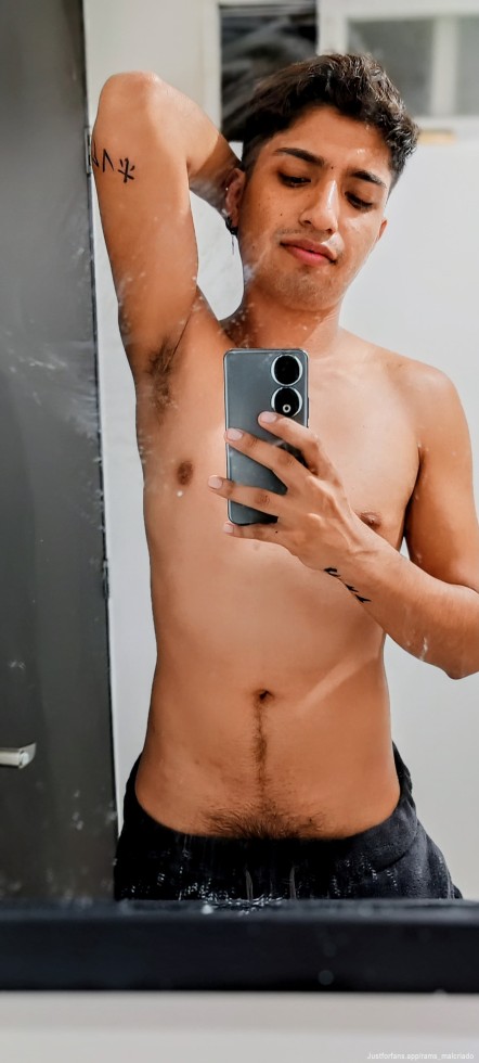 Dan ganas de preñar un culito antes de dormir.
😈🤤