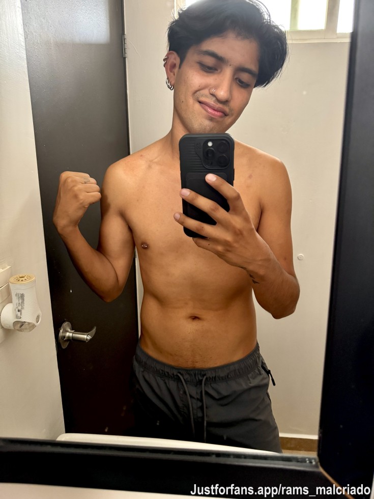 Buenos días, malcriados 🔥😈

Hoy se sube nueva colaboración con 2 chicos muy ricos y sexys 🥵