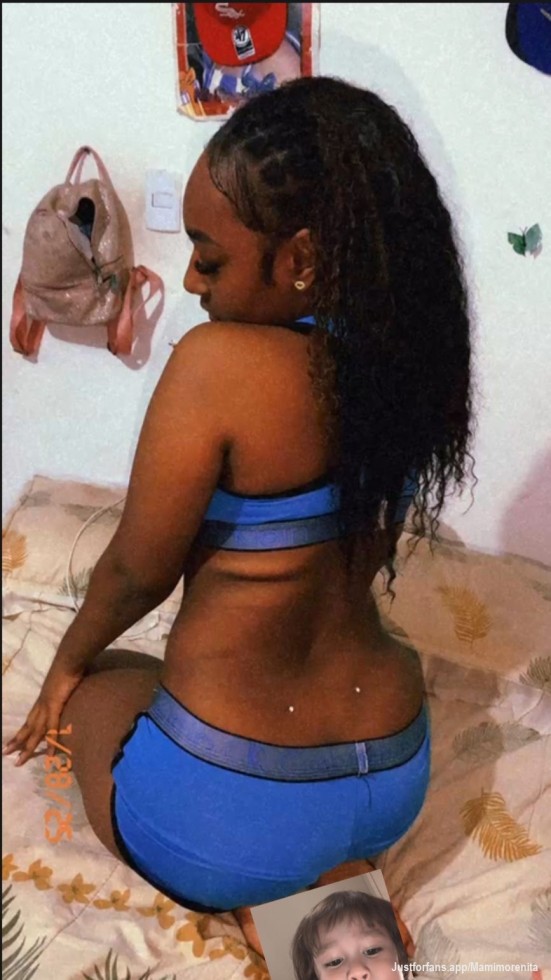 Hey 😘, I’ve got a special treat for you! 🎁 Grab a free exclusive pic in my DM