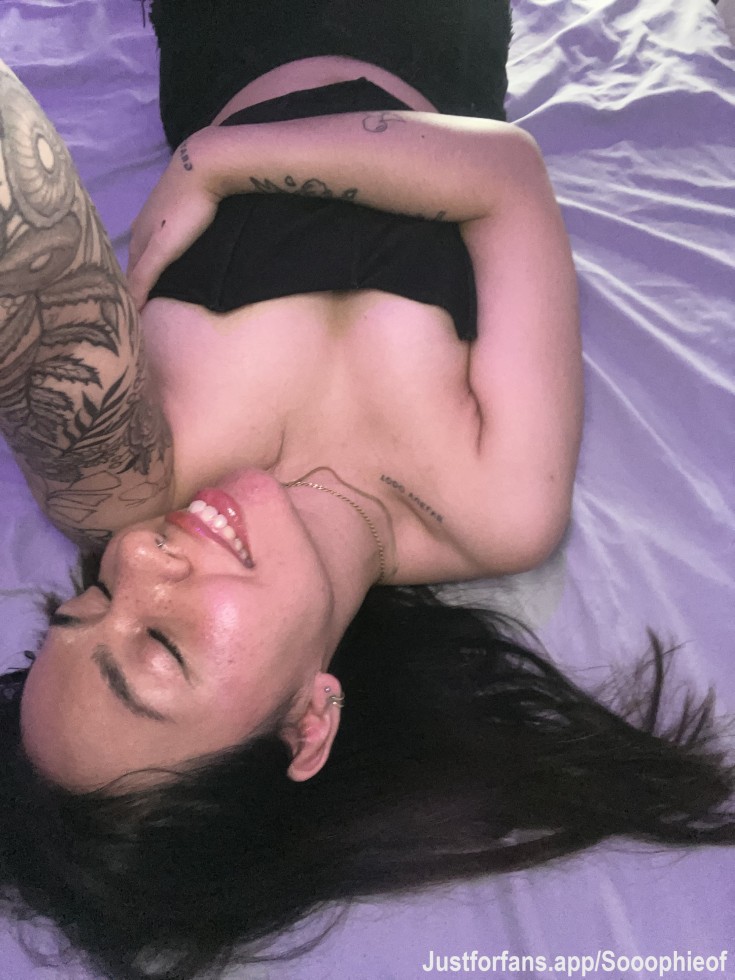 Hey everyone! I’ll try to be more active here! What do u want to see? 🥰