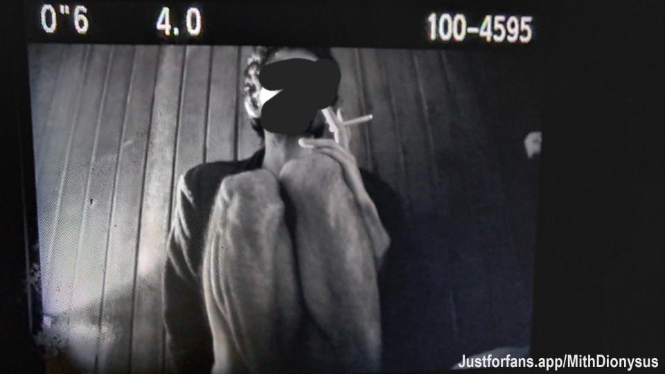 A foto aberta e eu escondido 
Mimos explicitos