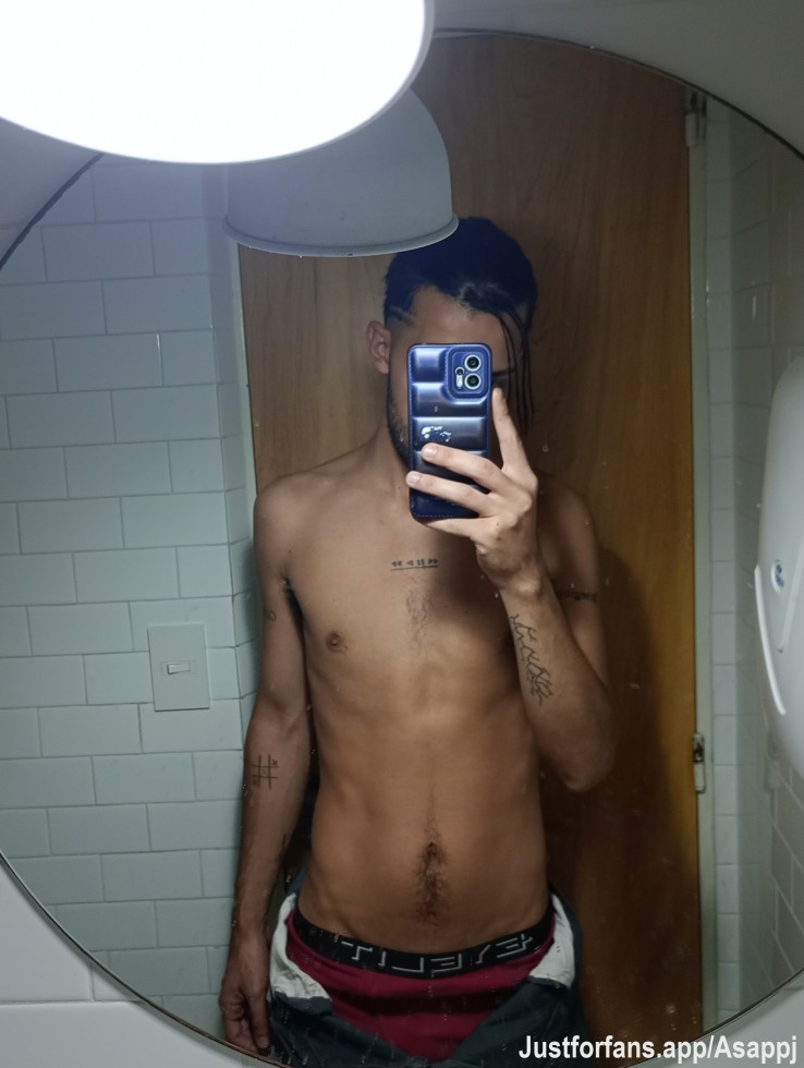 En el trabajo también me pongo caliente 😝🫣
.
.
.
.
.
I always get horny at work 😝🫣