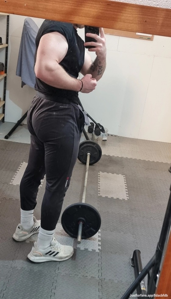 Que os gusta mas, 💪🏻 o 🍑? Si quieres mas suscribete💦

What do you like more, 💪🏻 or 🍑? If you want more, subscribe💦