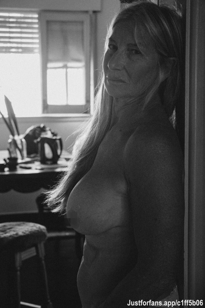 Unlock and enjoy the following posts😈