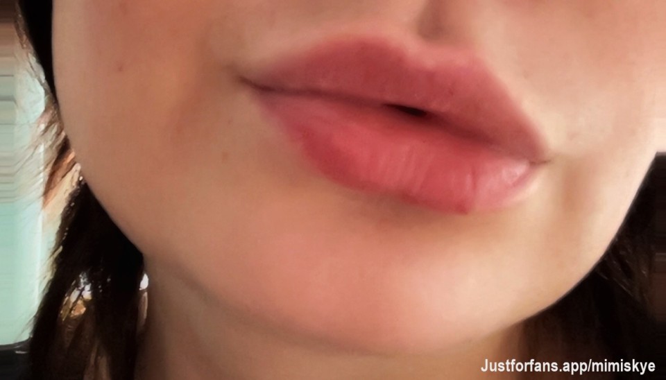 Let me ask you 3 questions… answer honestly in the comments 🥰💗

💕What would you do if it was just the two of us?
💕 Do you like me better when I’m sweet or when I’m naughty?
💕 Where would you like to see me next? 💋
