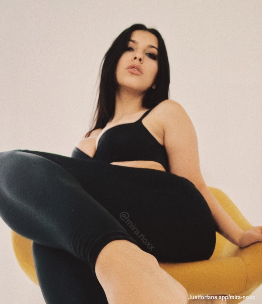 🚨 New Drop Alert! 👣💕 My Artistic Feet Fantasy Bundle is NOW LIVE in my JFF shop! 8 wild-angle teasers of my pretty peds in sleek leggings & soft pink polish – from goddess floor poses to dominant chair vibes. Pure artistic tease, no nudity, just fantasy fuel to make you melt! 😏