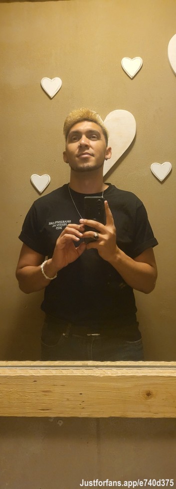 Hello World
A quick selfie before taking the kids to the Shakespeare Festival.