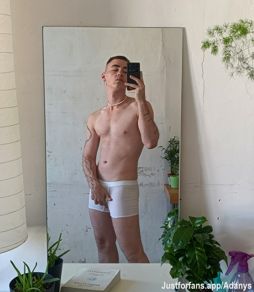 You can call me Adanis. 
I'm from Russia, St. Petersburg, 25. 
I'm a choreographer, tarot reader, and much more. If you'd like, I can read your tarot, or maybe do something else. 
Subscribe and message me, I'll be waiting) 
#guy #gay #taro #man #russian #vers