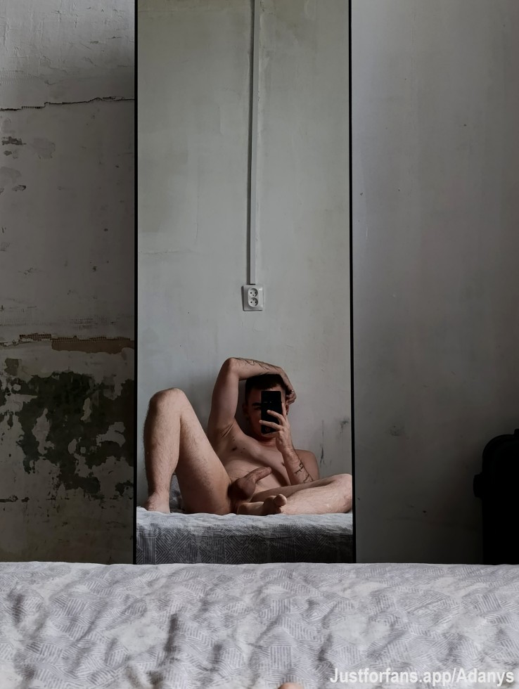 This photo is all over the place, take a look... 
And follow me if you want to see more) 
#guy #taro #russian