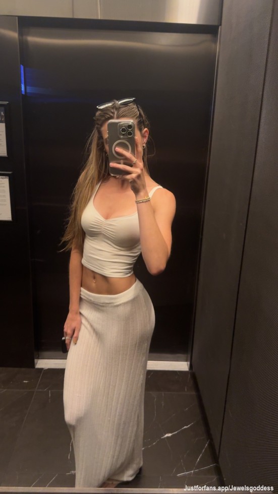 Who wants to have fun on priv live, first day here hehe