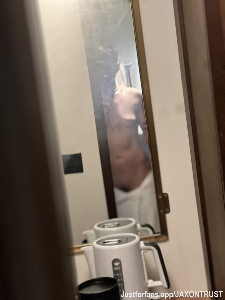 a night at the Hoxton Hotel… should i release the vids?