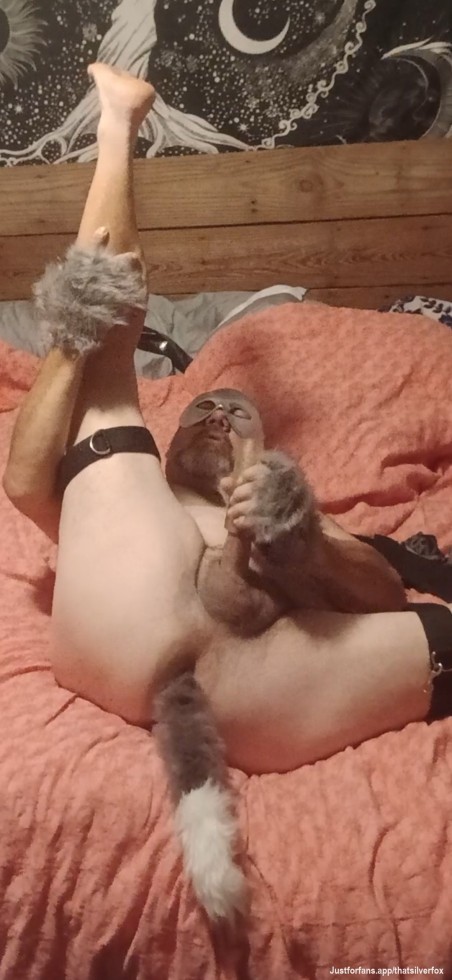 Oooh baby its cold outside 😩 
Cum and warm me up?