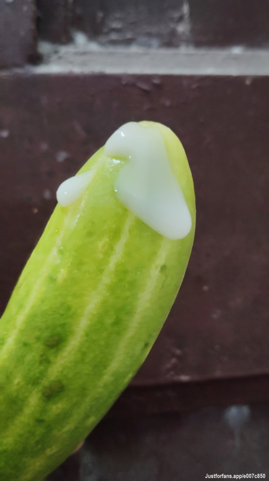 Cum on cucumber 💦💦