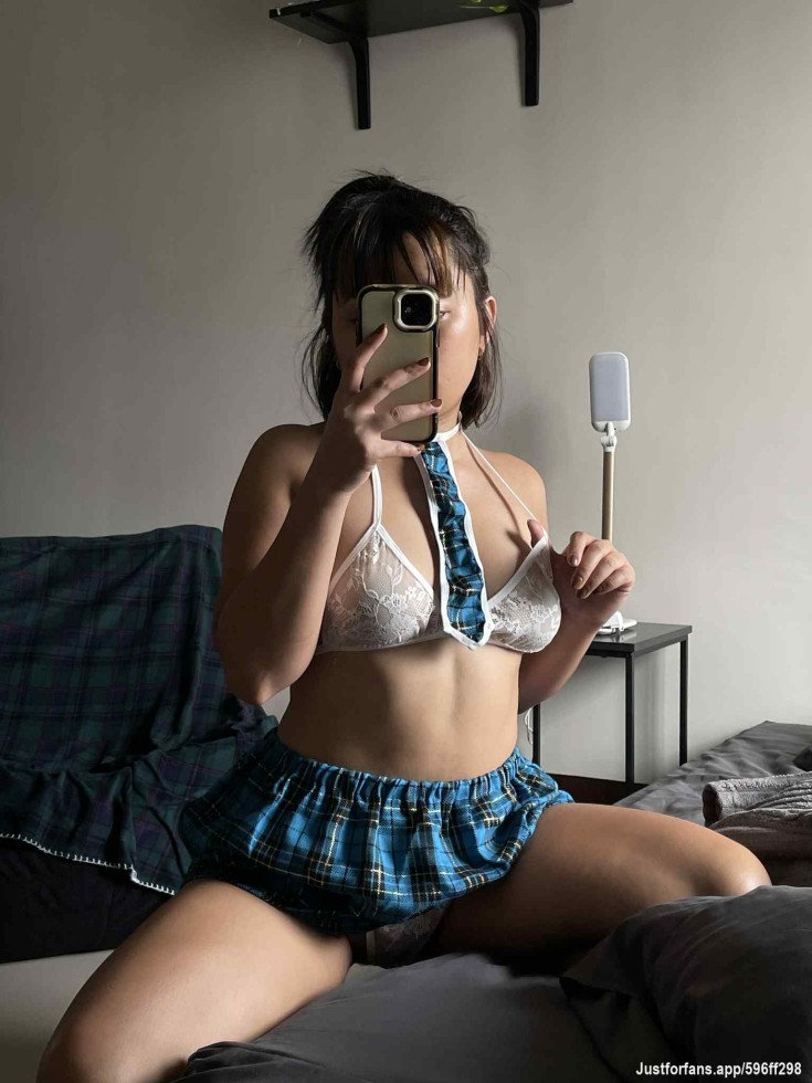 Hi! New here. I might just post cute and sexy stuff like my pfp. ;)