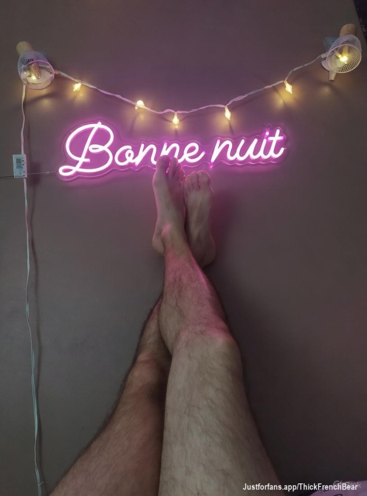 Good night my naughty boys 😈🦶
Sweet (and wet) dreams… love from your bear 💕
Tip if you want a private good night message tomorrow 💦
Link in bio 🪢
#BonneNuit #NaughtyDreams #BearFeet #FrenchBear