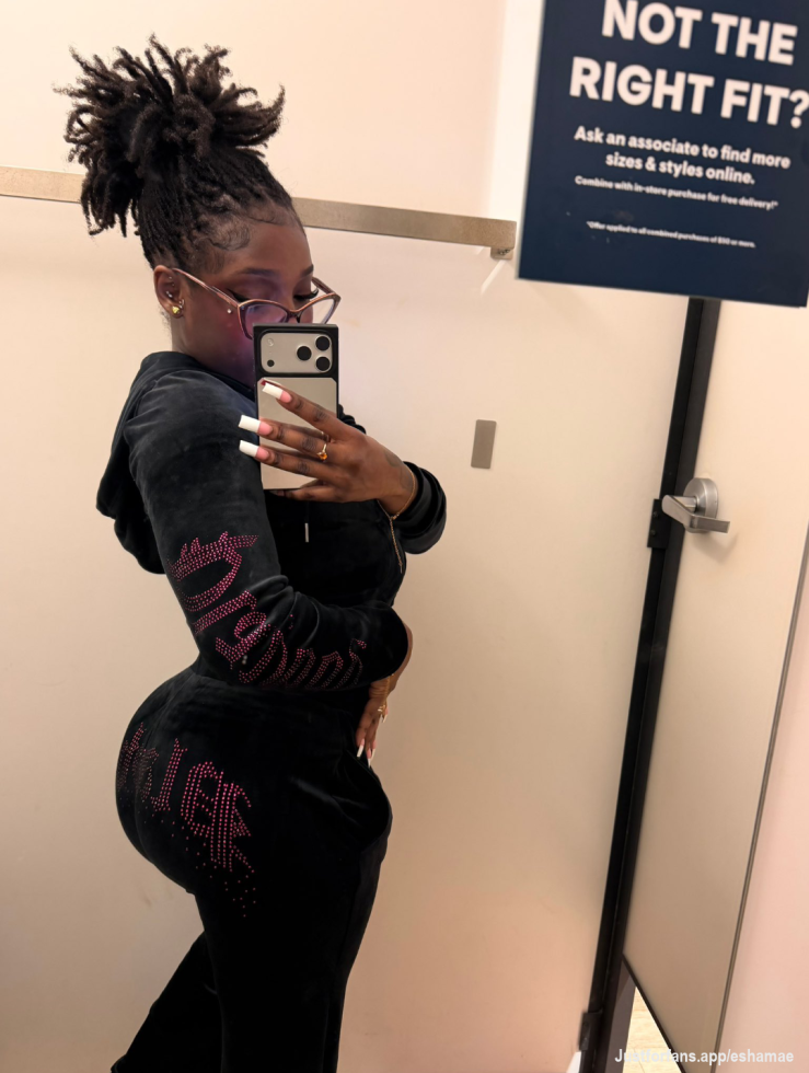 Damn look at that ass🍑🍑