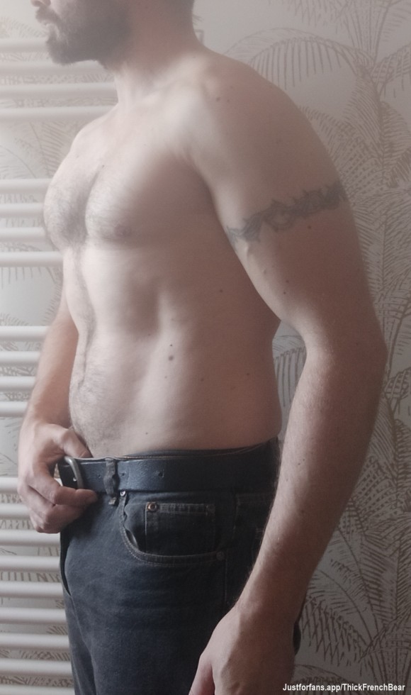 Good morning my lovers… after a long, sensual, calm shower this morning, feeling relaxed and recharged 🛁✨
What are you up to today? 😏🛏️
Happy Sunday, stay cozy… or naughty 😉💦
#SundayVibes #AfterShower #RelaxedBear #FrenchBear #SensualMorning #BearLife #LazySunday #MorningGlow #BearTease #CozyBear #SundayFunday #HornySunday #BearMorning #RelaxMode #SexyBear #WeekendVibes