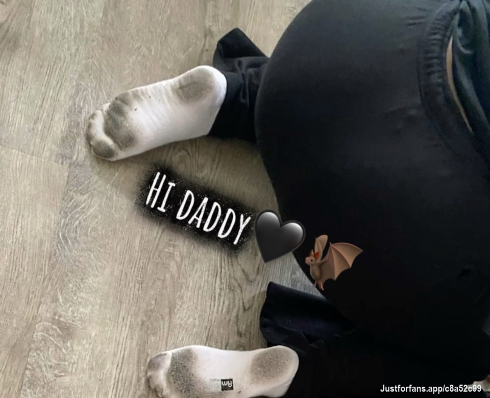 Hi👋🏼
I’m waiting for your message daddy