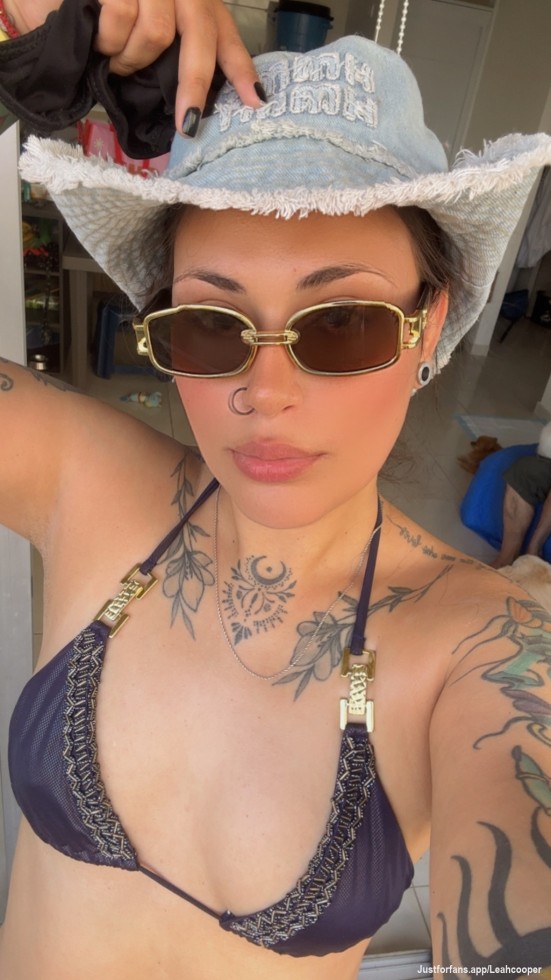 Starting my journey here… what do you think of this look? 💋✨”