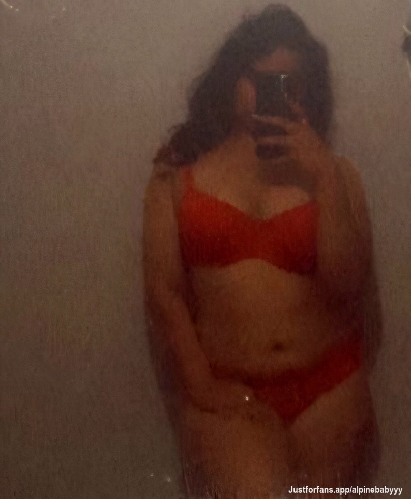 Red lace to support my red flag energy🥀 

The mirror has seen a whole lot more than this.... 
Maybe I could let you too....

DM. Show me you're worthy of more of me. 
I promise I'll reward you.