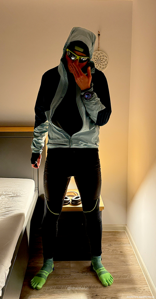 I know you want sniff my sweaty dick and balls. Of course you do. You want to push your face into them and take a deep breath.
It is intoxicating!
And there is more, after the run.