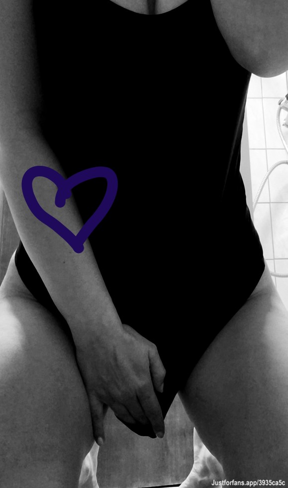 Soft teasing, playful energy & hidden desires ✨
Photos, short videos & exclusive locked content.
New here – come discover my vibe 💋