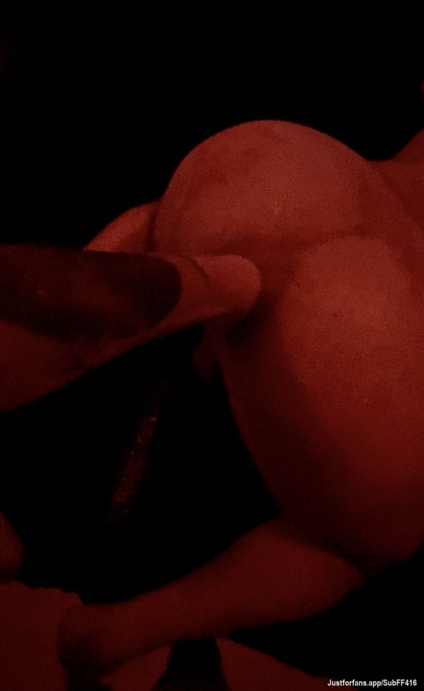 My first punching. So happy I got it on camera. Once I get to 1000 followers the double fisting will come 👊🏻🐷😈😈😈