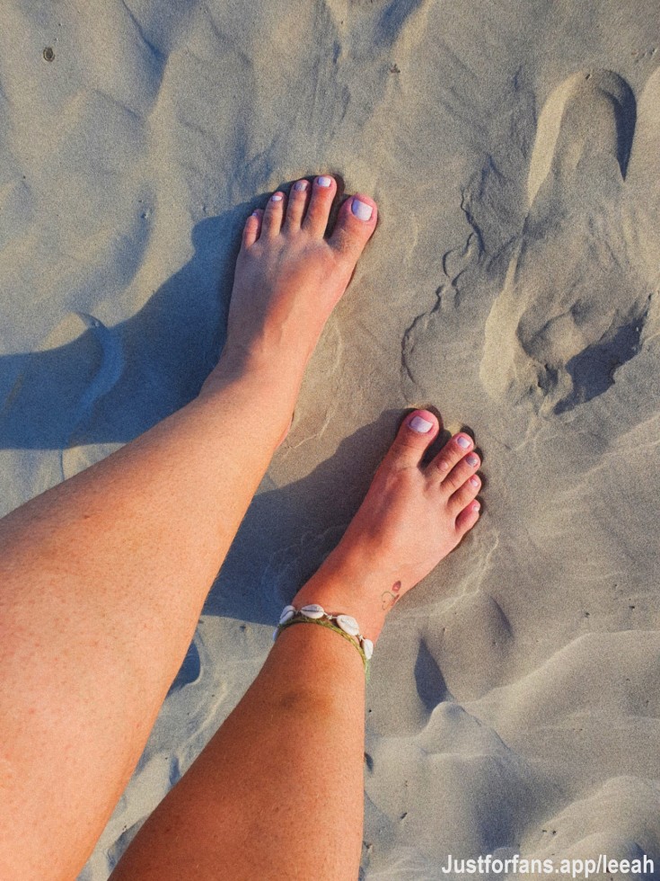 Hey lovers ❤️
Starting my jorney here come to know me better😍

#feet #footfinder