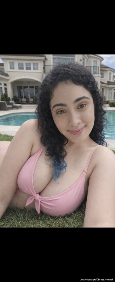 Am I pretty enough that you would subscribe??? 😋🙈🥰 Let me know privately if you have any special requests, or silent sends would make me happy bc I'd be more than glad/ willing to do whatever not just for the grind but to please you is my passion 💓💦  so let's have some fun🤭 & comment if you dare to see me take it all off ❤️‍🔥