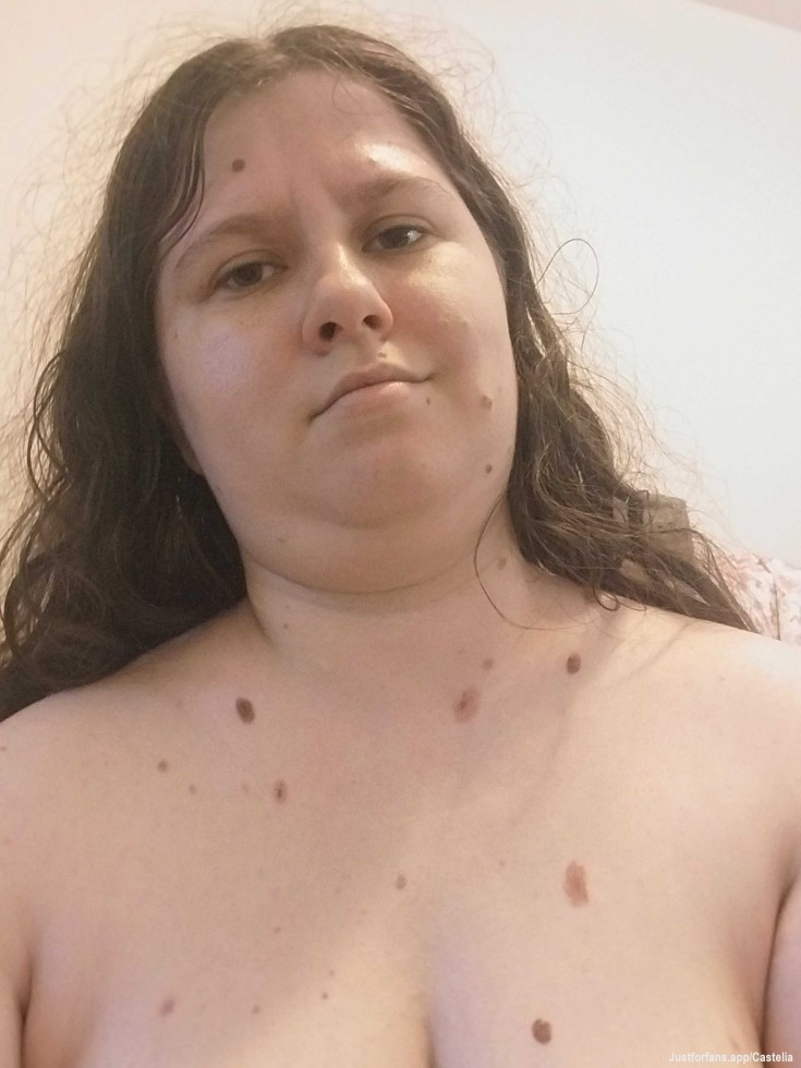 Hii~ I'm Castelia, or Stelia for short. I'm a good bimbo dolly looking to find an audience. I look forward to meeting you!