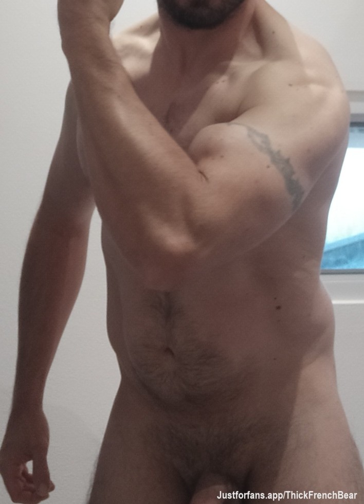 Gym session done 💪🏻… fresh out of the shower 🚿
If I told you I'm still hot and… completely naked right now, would you believe me? 😏🫣
Tell me what you'd do next 👅🔥
#PostGym #FreshShower #BearFlex #FrenchBear #HairyBear #NakedVibes #HotBear #BearLife #GymBear #BearTease #SexyBear #BearHorny #MuscleBear #AfterWorkout #NudeFlex #BearKink #BodyCheck #NaughtyBear #FlexAndTease #BearBody
