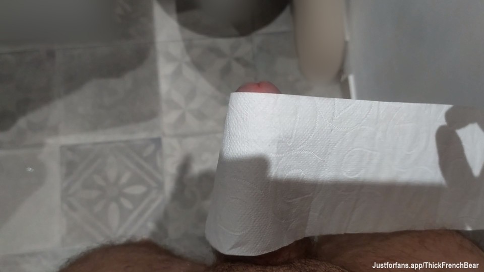 Heyyy… the big beast is peeking out and about to break free 🧻🍆🐻
You wanna see it all come out? 🫣👀
Come closer… I’m waiting 😏🔥
#ToiletPaperTease #PeekingCock #BearTease #FrenchBear #HairyBear #CockPeek #NaughtyBear #BearHorny #SexyBear #BearLife #KinkyFun #HideAndSeek #ThickBear #FanslyBear #BearKink #TeaseMe #BigBeast #PlayfulBear #CockTease #HornyBear