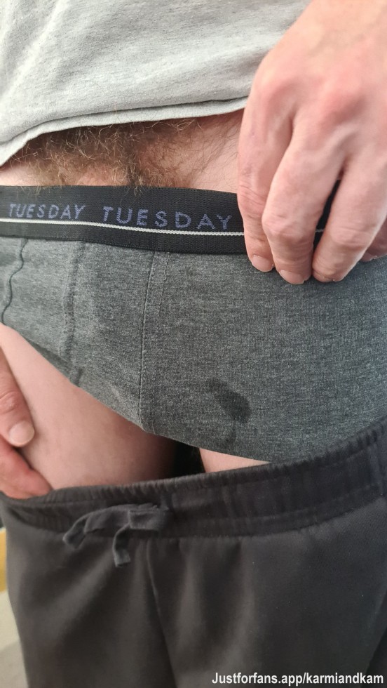 A lil glimpse and what I get to play with every night!! I love it when he's wet and juicy! He tastes salty and slightly sweet! <3 My Gift to you! Subscribe to see more! <3  

Stay juicy! <3