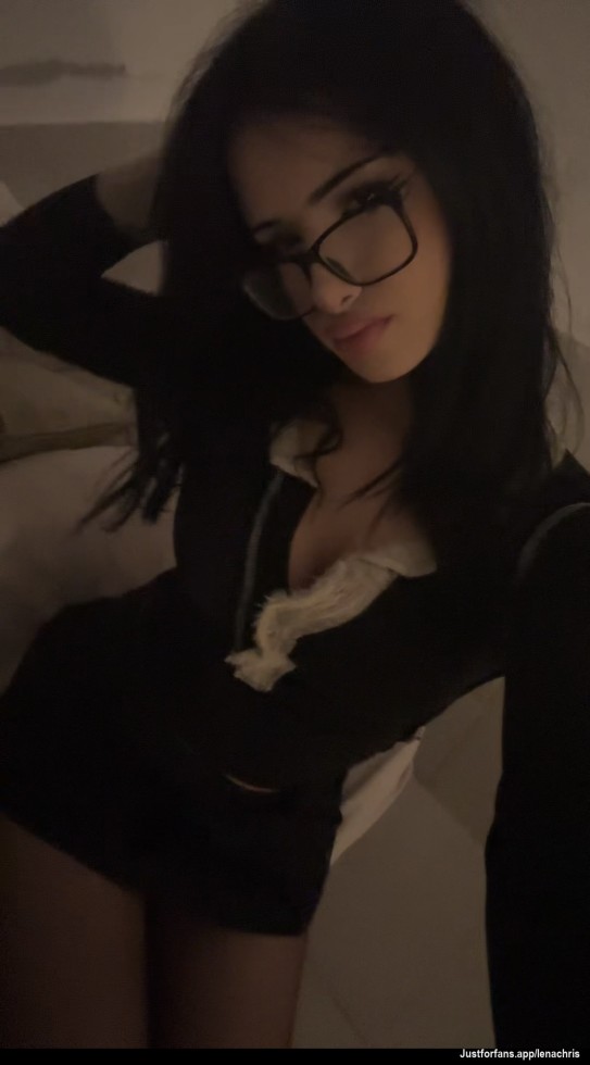 18, young , hot and sexy 😋🍒 , go to my last post to see me with no clothes 🫣