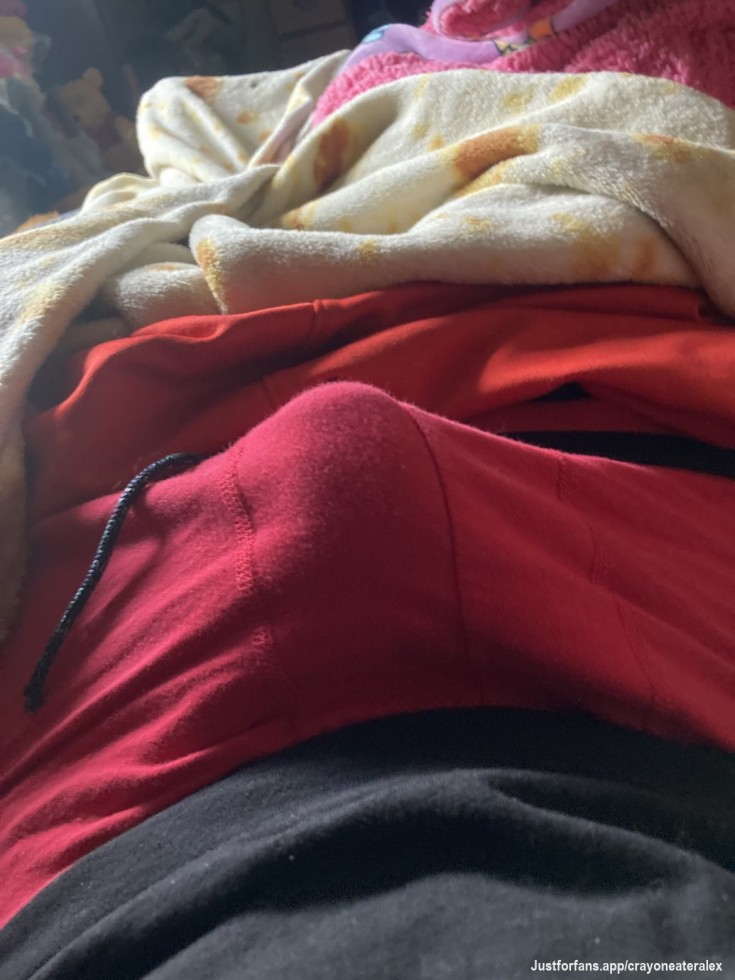 Wanna see whats underneath daddys boxers? Sub to find out :3