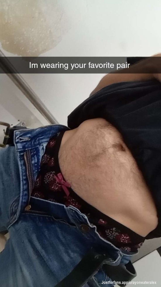 I loveee when daddy wear my panties i think it so cute >///<