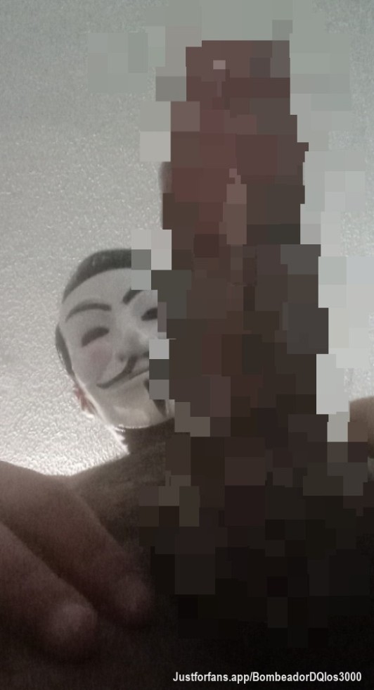 No es una máscara🎭… Es una advertencia.
Lo censurado es lo que no podrías manejar 😈

This isn’t a mask🎭… It’s a warning.
What’s blurred is what you couldn’t handle 😈

Suscribrete para ver mi 🍆 sin restricciones. 

Subscribe to watch  my 🍆without restrictions.