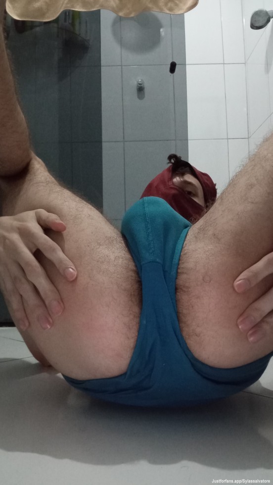 Want to see me without my underwear showing my hairy ass? 😏🙈