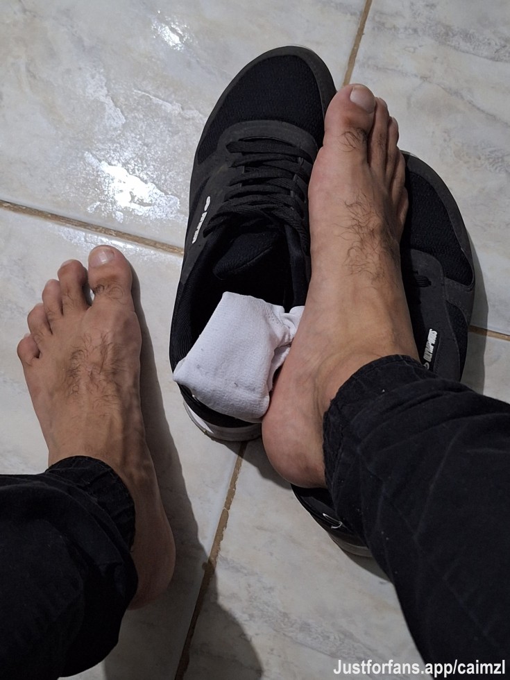 Do you likes big feet?

Gosta de um pezão?