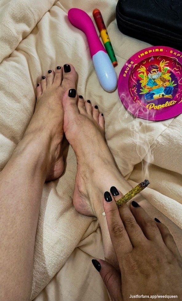 All kinds of pleasure...

Todos os tipos de prazer...
😈🤤