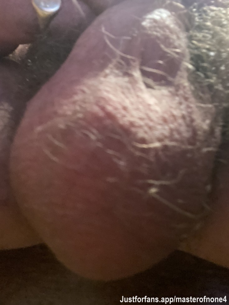 Suck those sweet cherries 👅