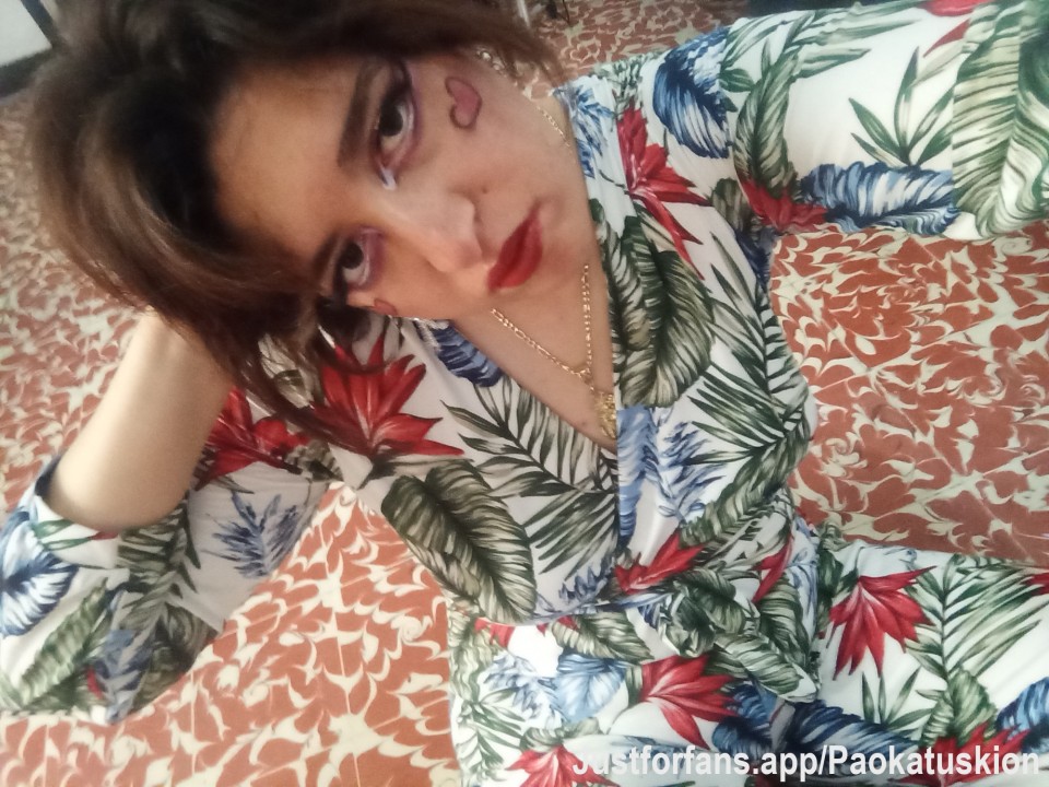 "Me dijeron que este color me favorece... ¿tú qué opinas? Te espero en el chat para que me des tu veredicto. 🖤🍒   #aesthetic #gorgeous  #preview"