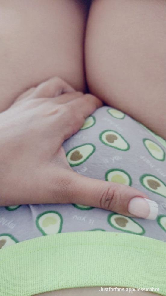 Dándome cariñito yo sola, quien me acompaña 😳😳😳